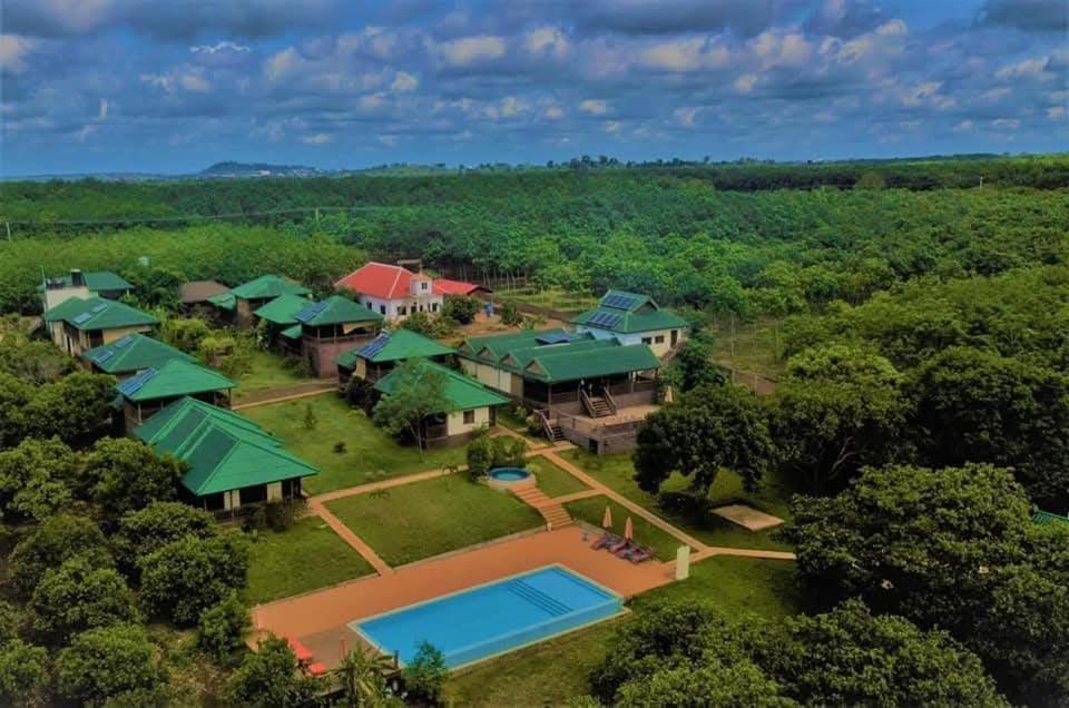Ratanakiri Paradise Hotel & Restaurant Banlung Exterior photo