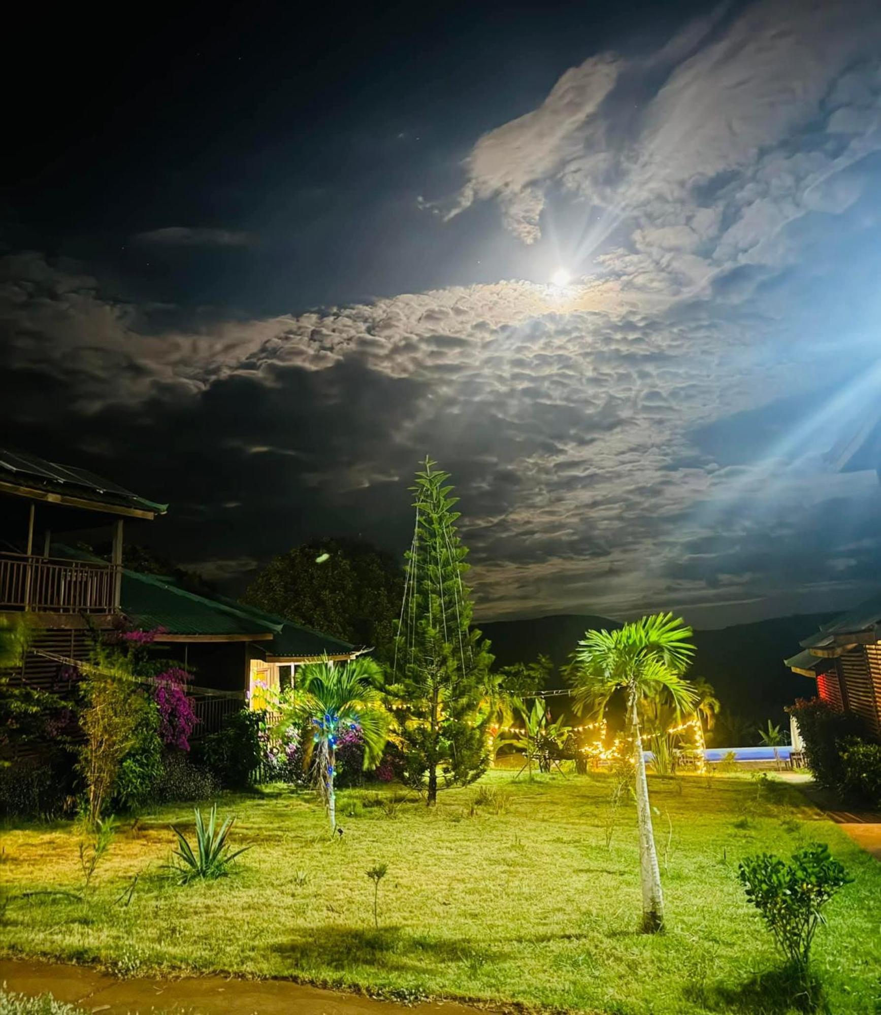 Ratanakiri Paradise Hotel & Restaurant Banlung Exterior photo